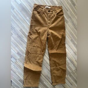 ‘95 BAGGy Levi's Tan Corduroy Jeans Stylish and Versatile